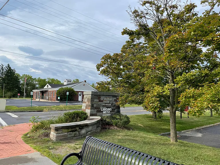 2250 N Triphammer Rd #T7D — Photo 31