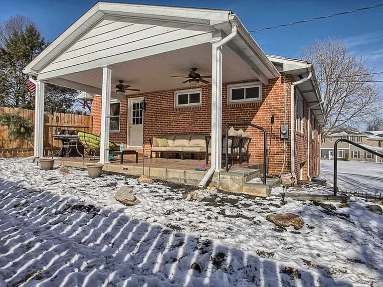 75 Foxcroft Dr — Photo 8