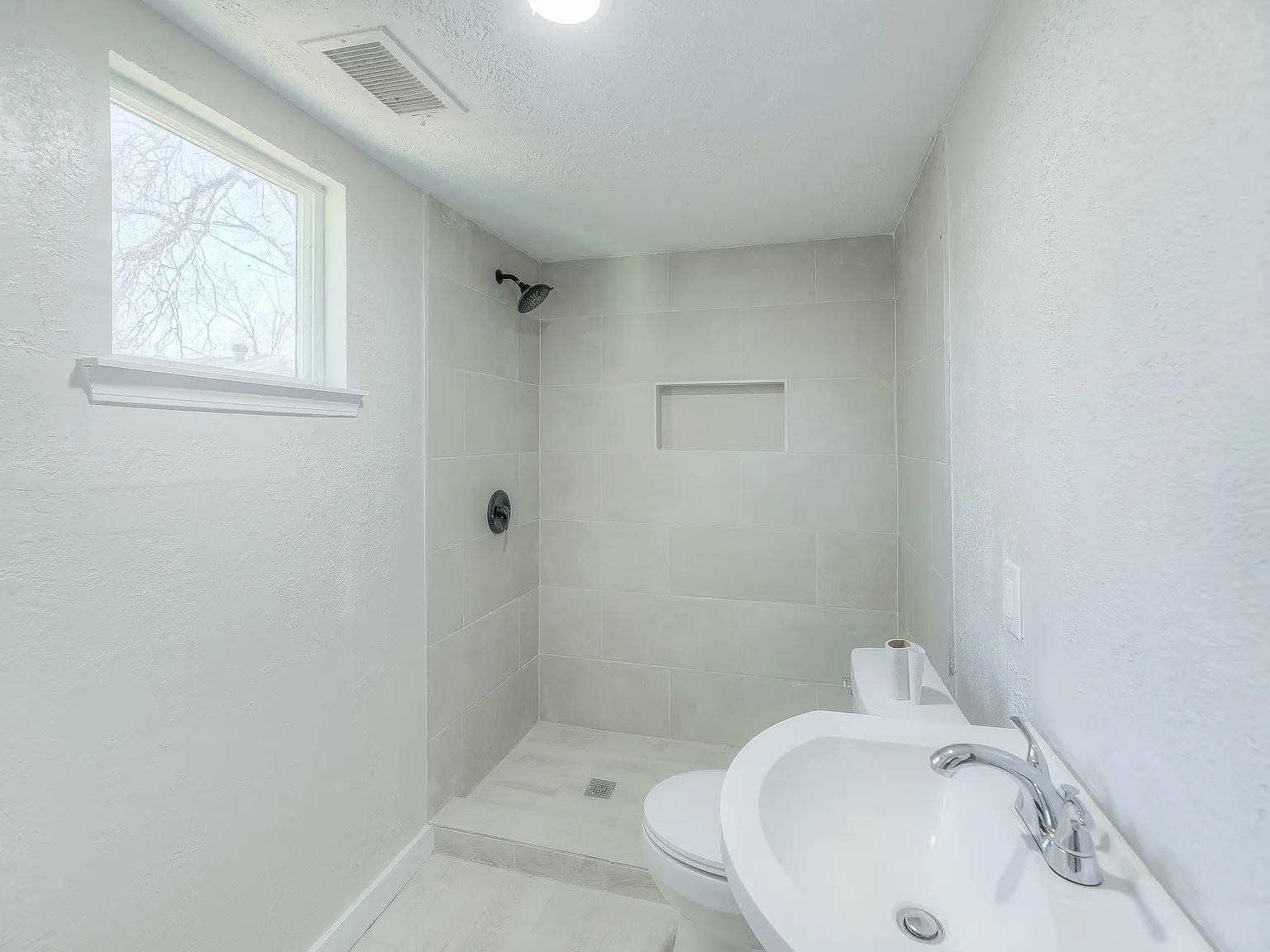W Sherwood - 328 - 1 — Photo 4