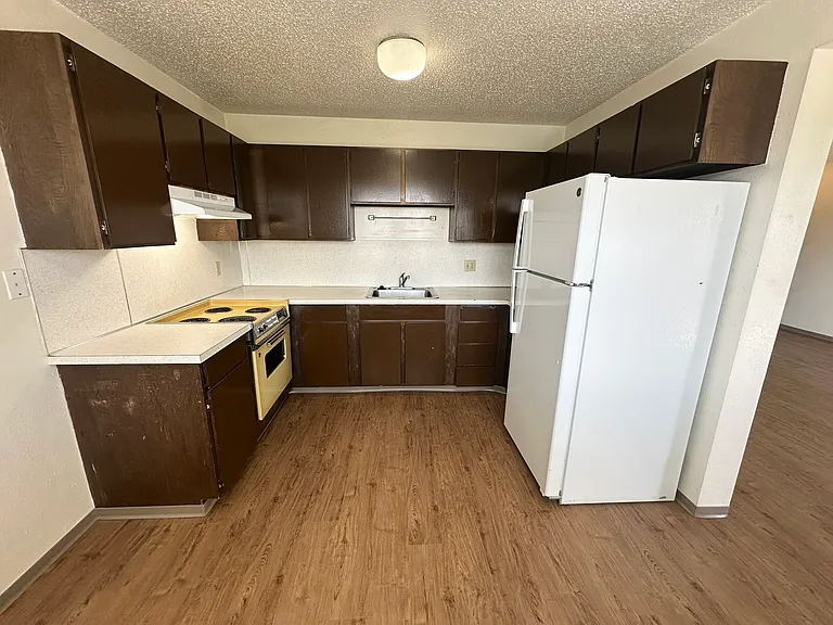 630 NE Maiden Lane — Photo 4