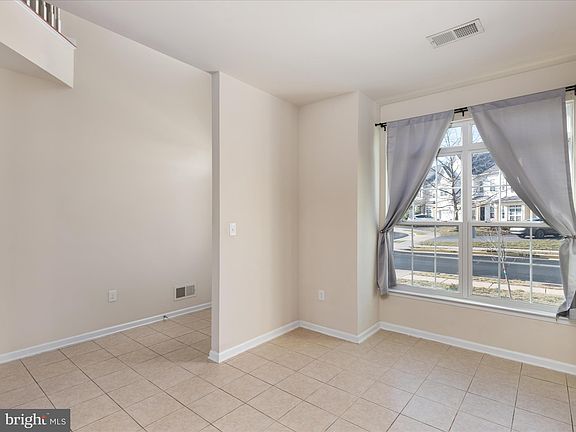 5th image of 110 Prestwick Ln