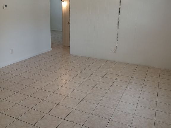 3rd image of 1633 W Oak Ridge Rd APT D