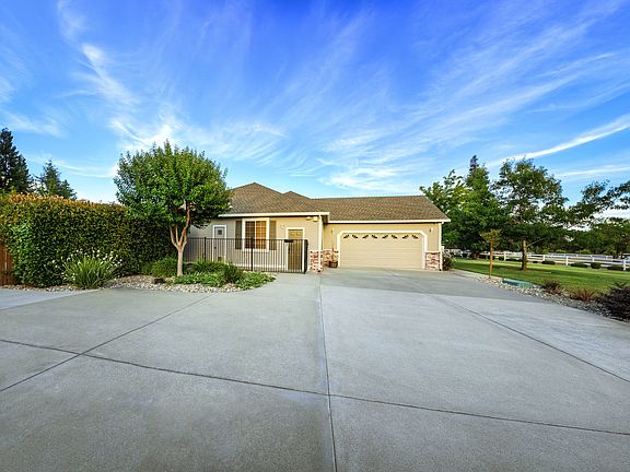3rd image of 9377 Rawhide Ln