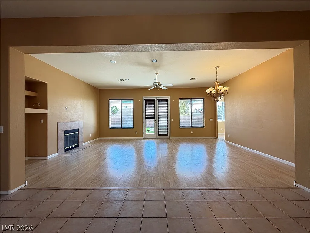 4 bed, 3.0 bath, 2012 sqft, $2,350 — Photo 2