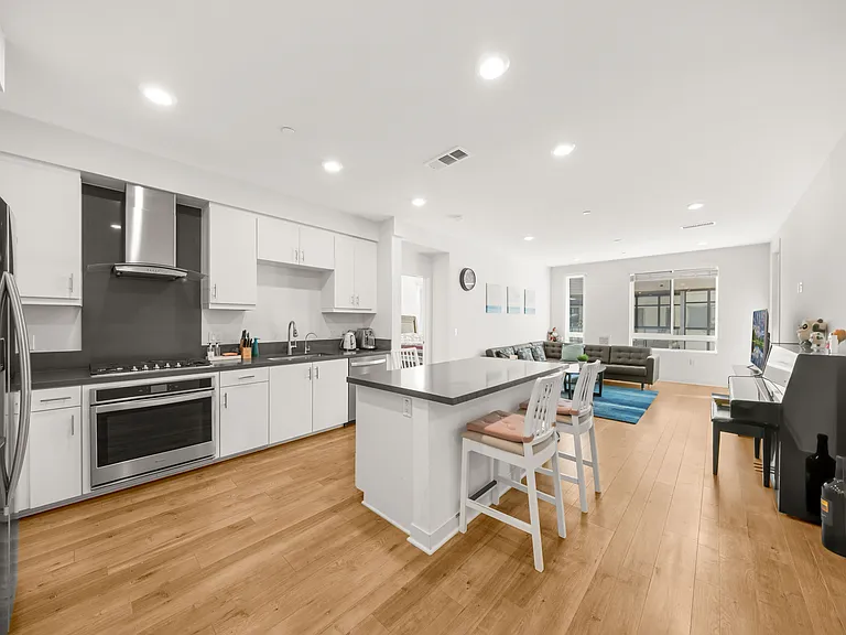 2402 Nolita — Photo 1