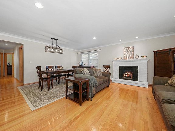 4th image of 10634 Fleet St