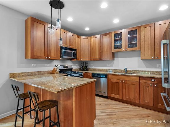 3rd image of 4250 N Mozart St APT 1S