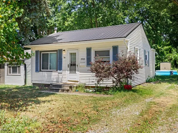 2521 44th St NW, Canton, OH 44709