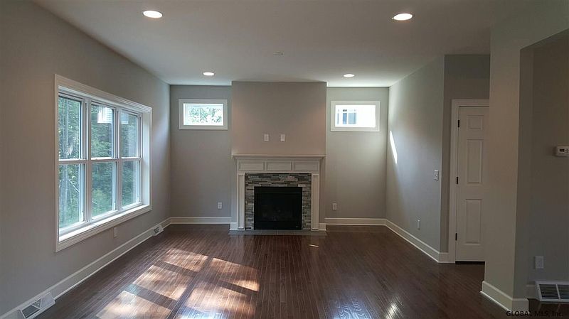 4th image of 110 RICHMOND HILL Drive