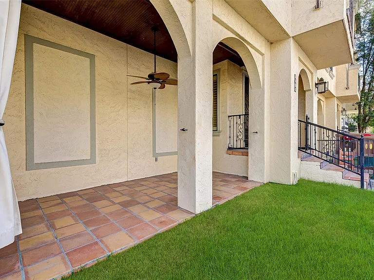 2306 Couch St — Photo 23