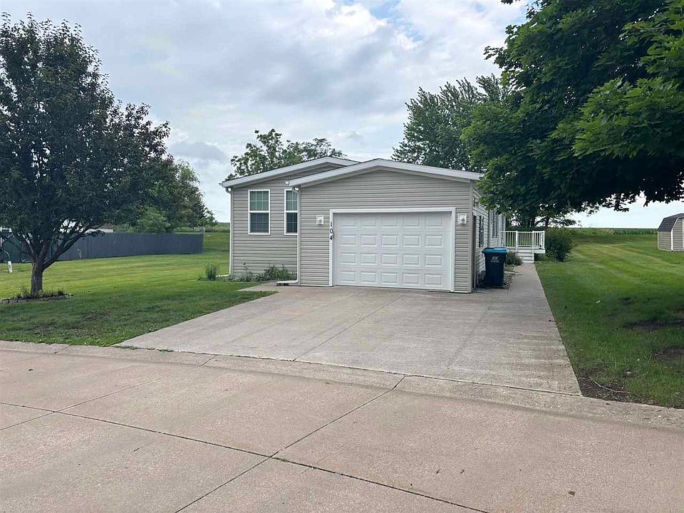 1st image of 104 N Park Dr