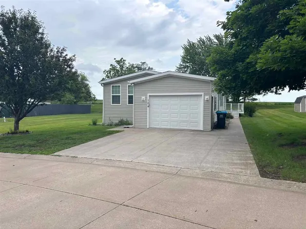 104 N Park Dr, Lone Tree, IA 52755