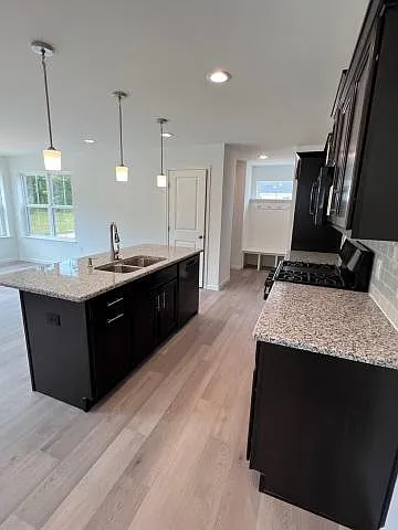 33 Long Bend Dr — Photo 8
