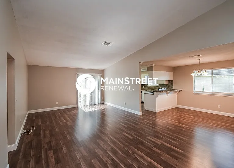 10927 Horse Track Dr E — Photo 2