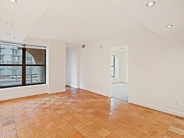 2501 K St NW #1B — Photo 9