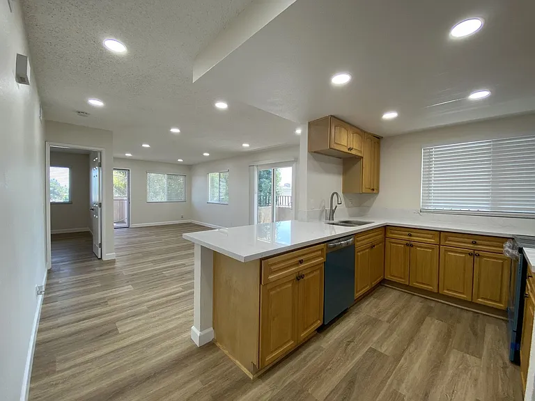 6001 Fullerton Ave — Photo 13
