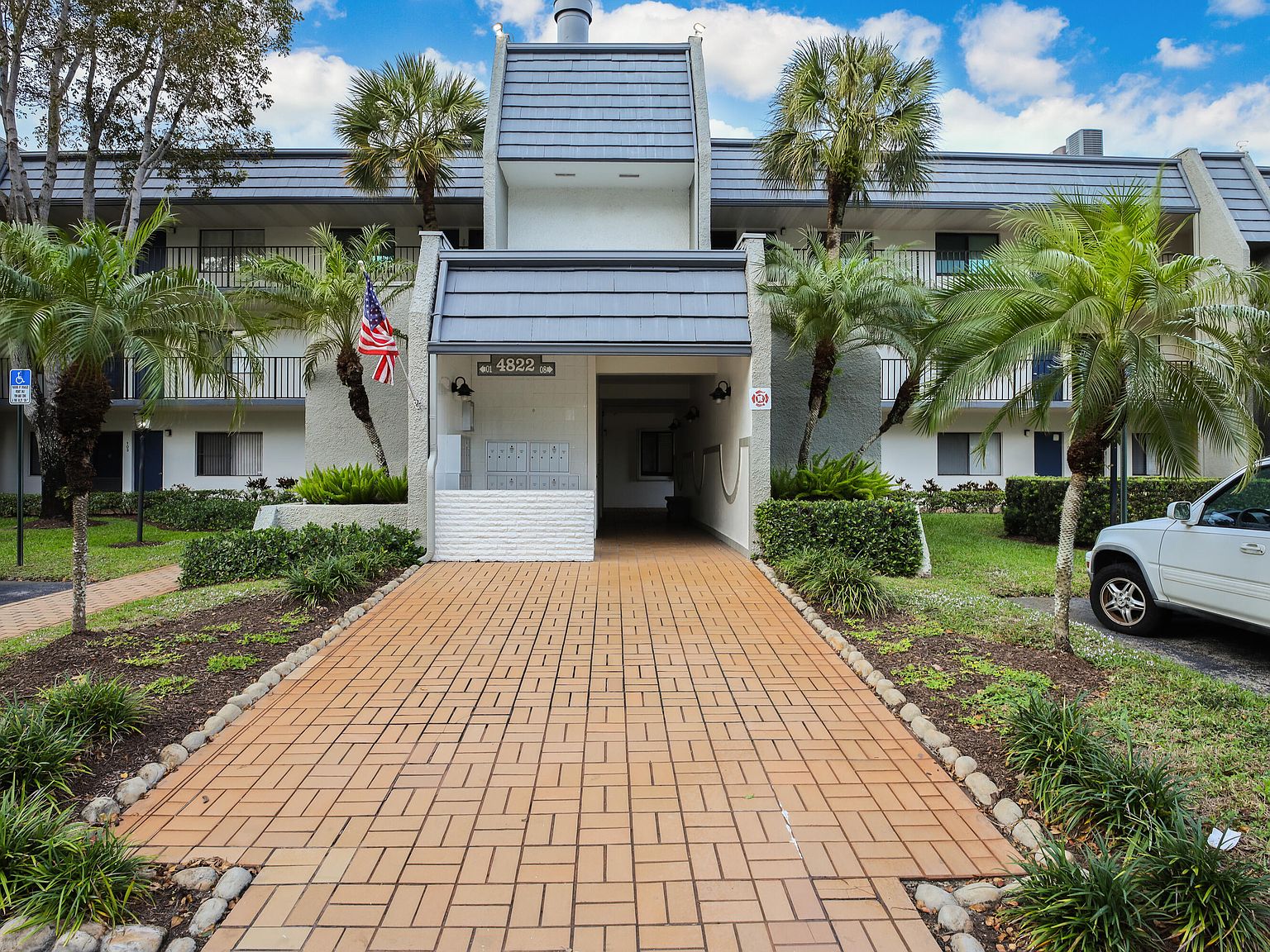 4822 Esedra Court #303