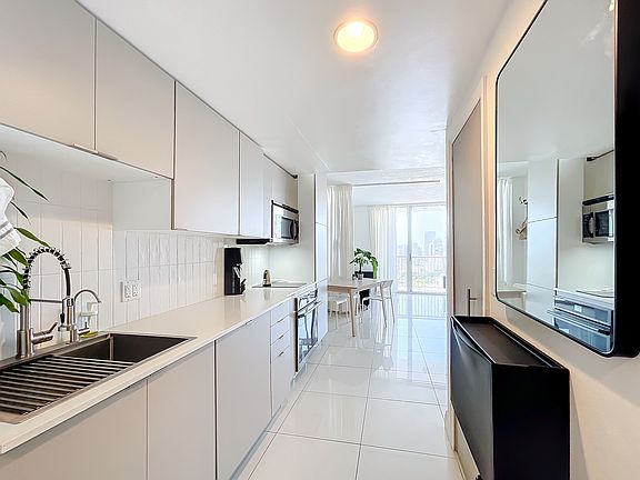 3rd image of 1750 N Bayshore Dr #3708-A