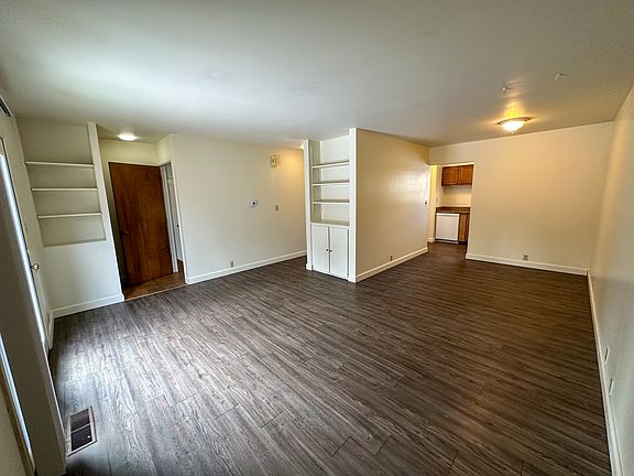3rd image of 601 E Washington St #7