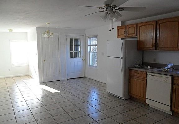 3rd image of 16 West St #2
