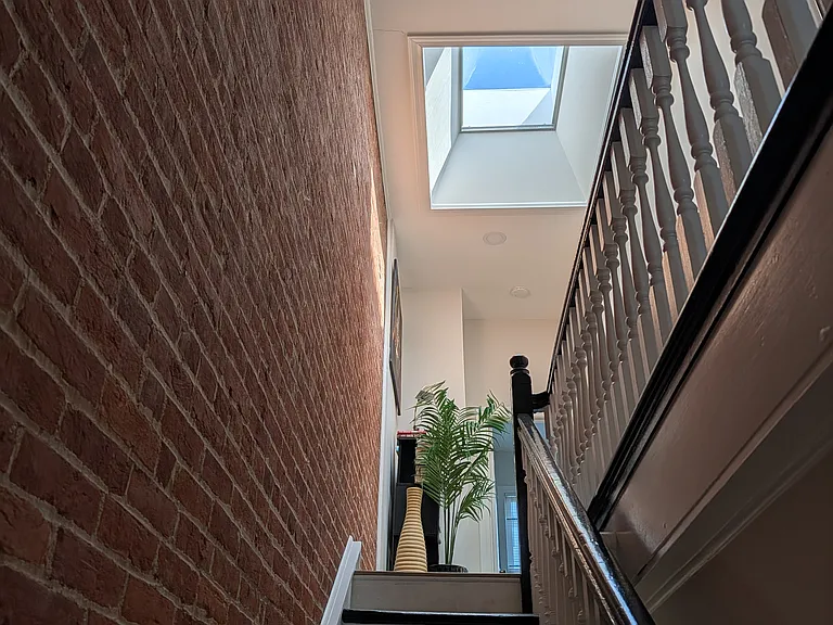 616 E St NE #A — Photo 15