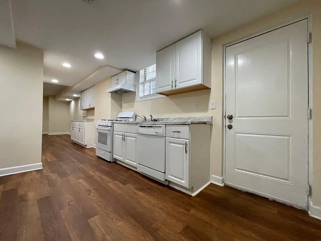 2 bed, 1.0 bath, 1395 sqft, $1,700 — Photo 3