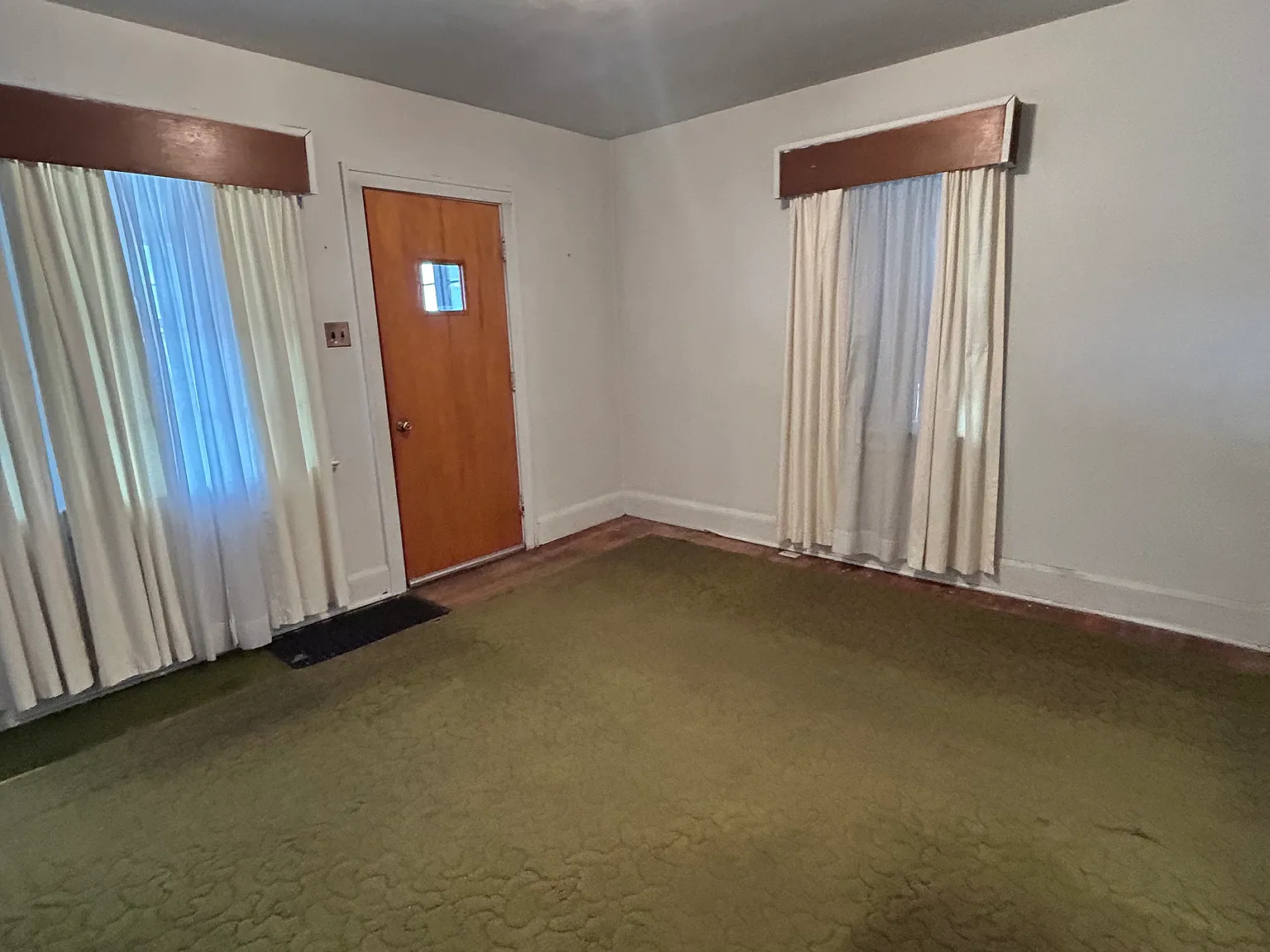 2 bed, 1100 sqft, $1,250 — Photo 3