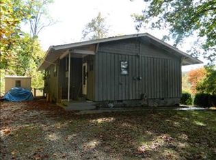 30 Best Rd, Whittier, NC 28789