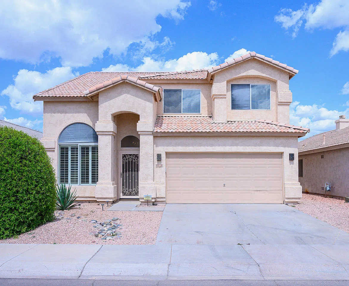 4 bed, 2.5 bath, 2359 sqft, $3,895 — Photo 2