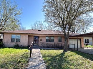 504 E Pine St, West, TX 76691