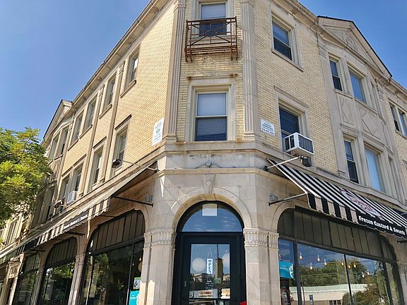 2nd image of 2402-10 W Lunt Ave #11197339