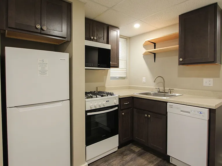 3848 Brownsville Rd — Photo 4