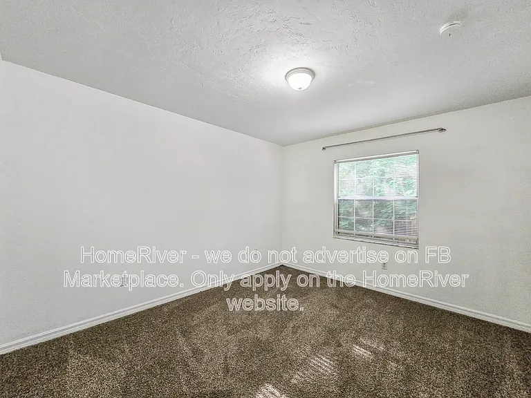 4325 NE 3rd Ct — Photo 11