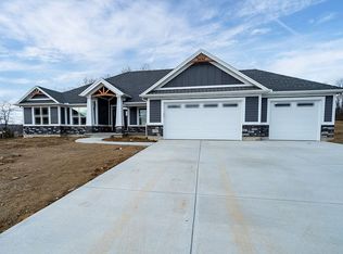 124 Wolf Creek Ct, Carlisle, OH 45005