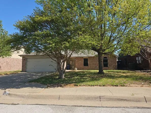 612 Creekview Dr, Burleson, TX 76028