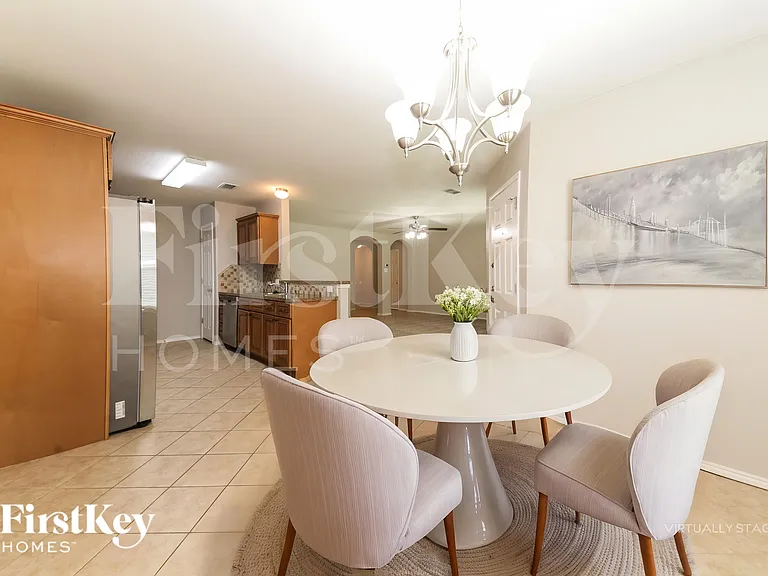 2708 Beverly Dr — Photo 8