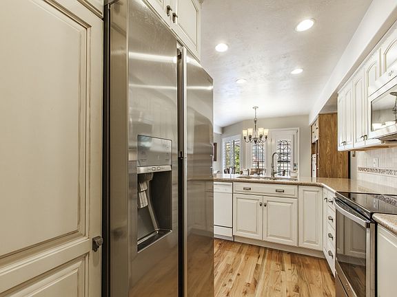 5th image of 4461 S Squire Ct