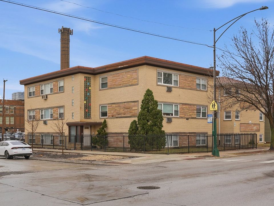 1st image of 3057 N Narragansett Ave APT 9