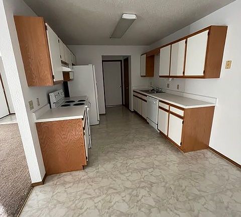 2nd image of 407-410 SE C St #407-B