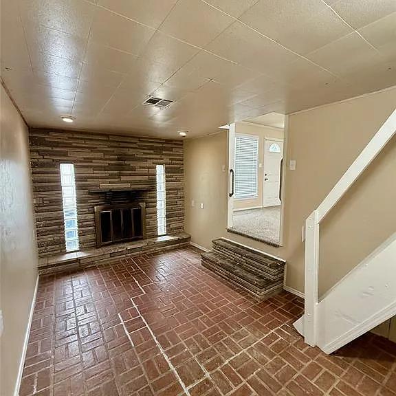 1728 Hasley Dr — Photo 5