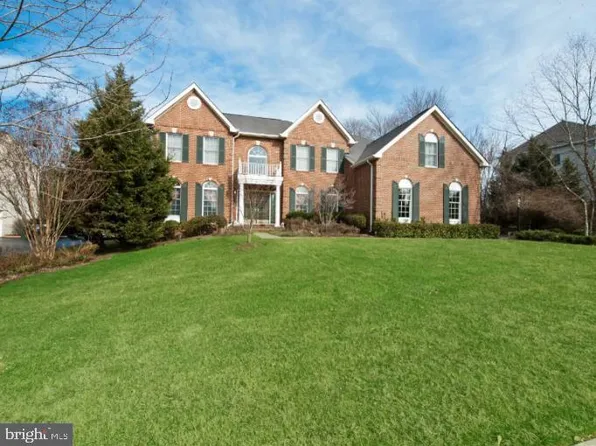 10500 Dunn Meadow Rd, Vienna, VA 22182