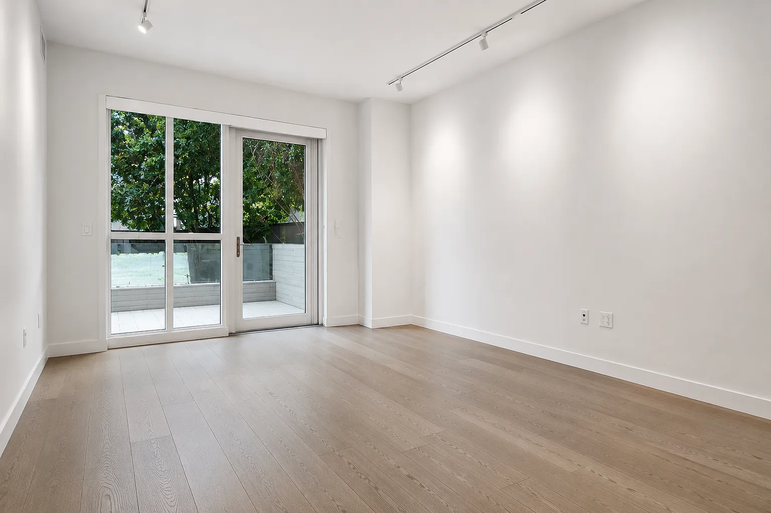 1 bed, 833 sqft, $6,495 — Photo 3