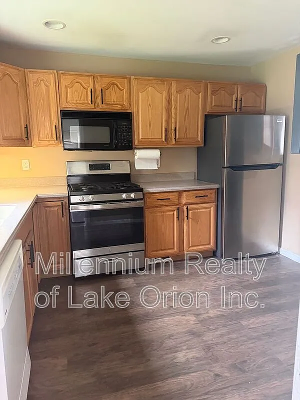 2 bed, 1.0 bath, 666 sqft, $1,500 — Photo 2