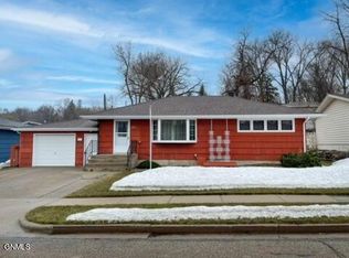 933 4th Ave NW, Valley City, ND 58072