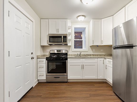 3rd image of 7018 S Vernon Ave #B