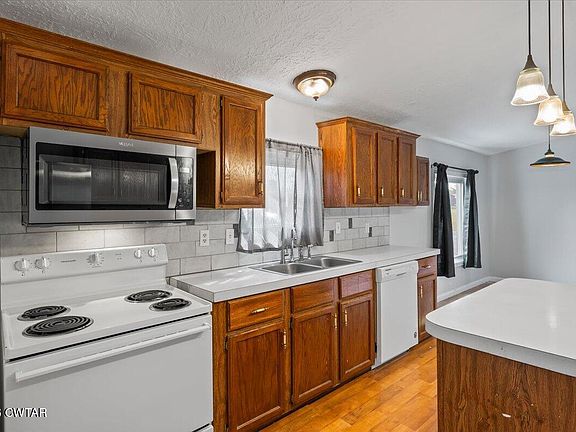 2nd image of 289 Cedar Park Dr