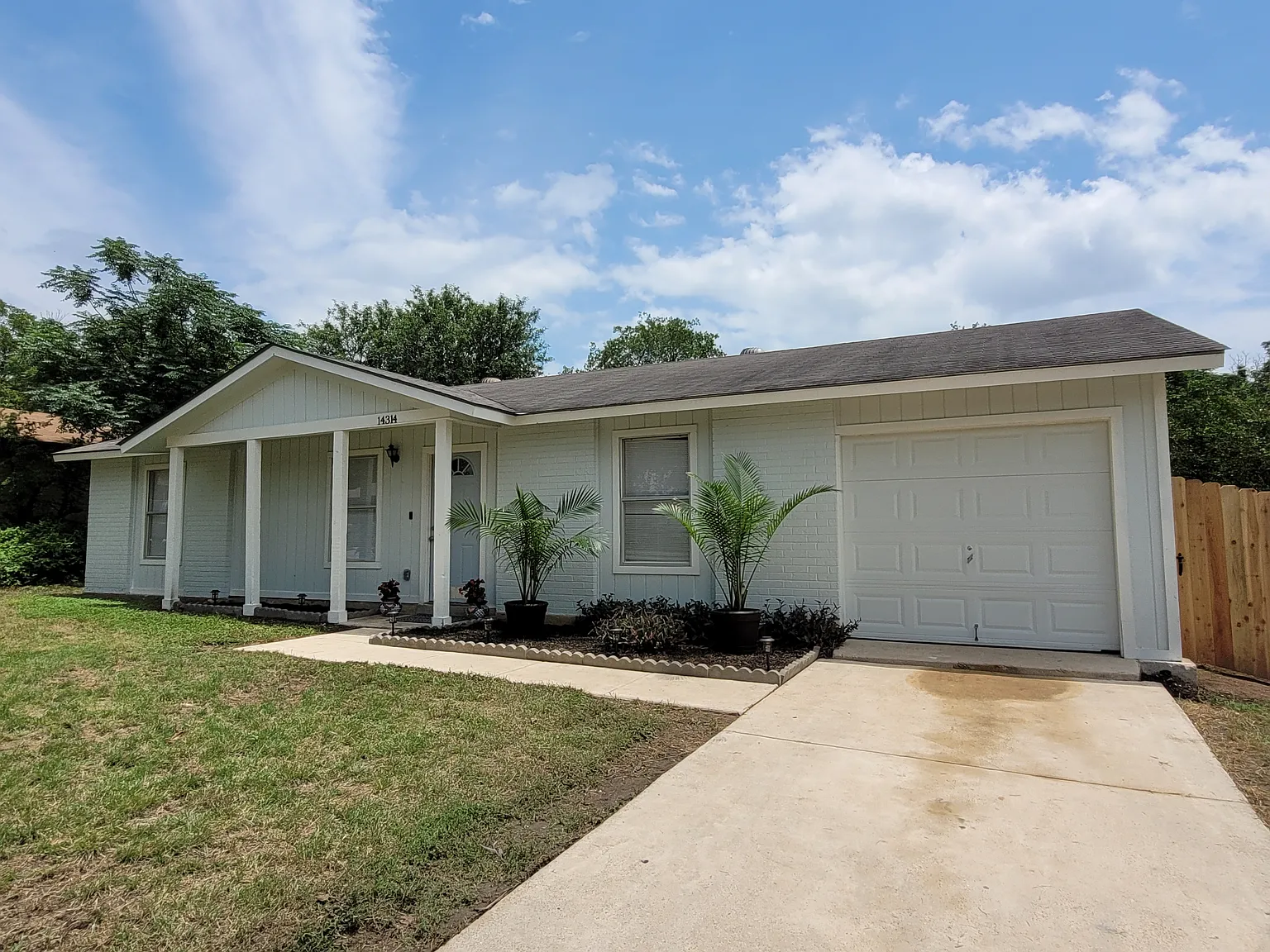 14314 Angus St — Photo 2