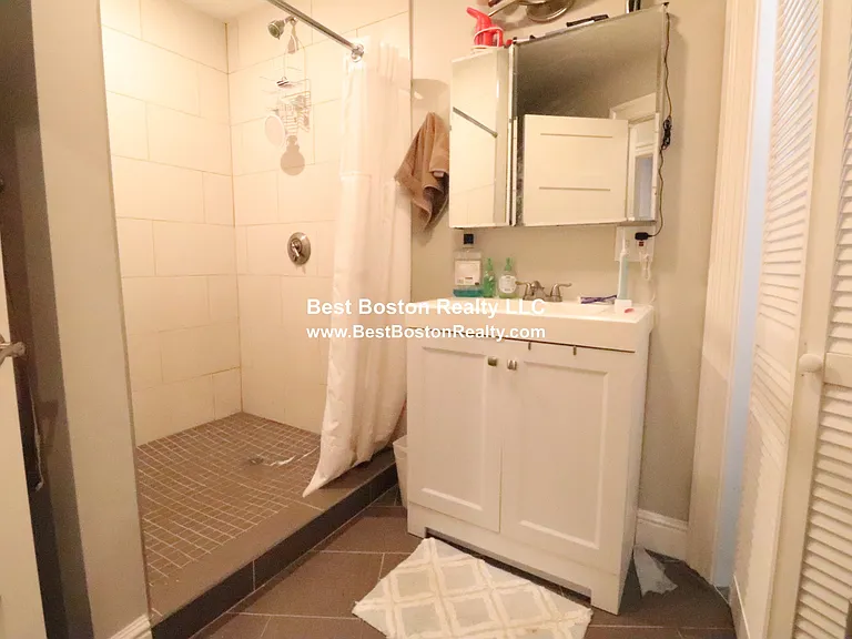 33 Portsmouth St #1R — Photo 6