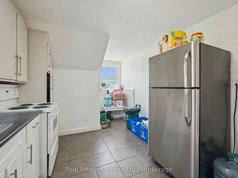 68 Highland Rd W #UPPER — Photo 7