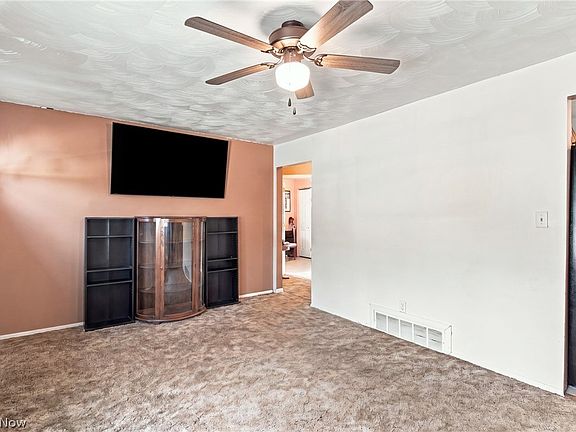 5th image of 36260 Shaw Dr